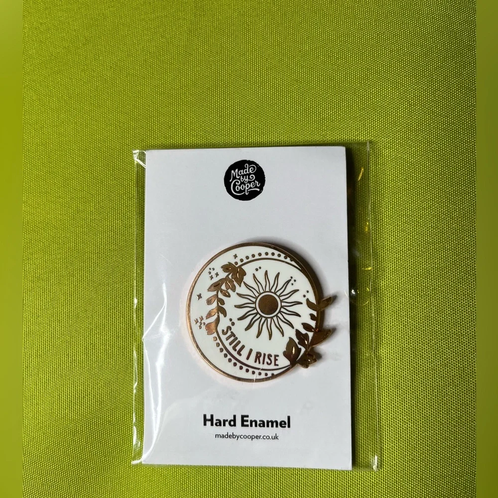 Hard Enamel Pin Moon - Picture 1 of 3